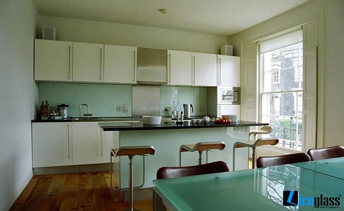 kinh-mau-op-bep-licoglass (2)